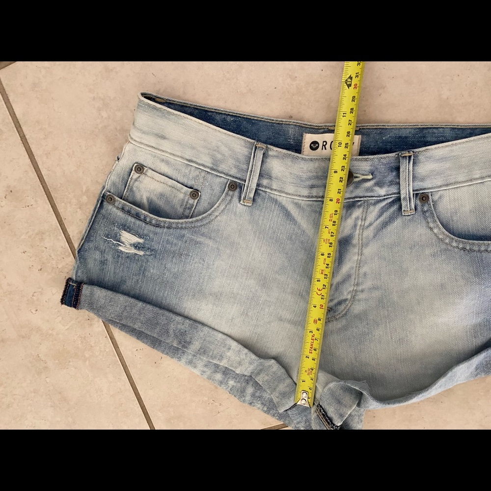 Roxy Distressed Cuffed Whitewash Shorts NWOT 🌿Size 27 - Picture 5 of 7